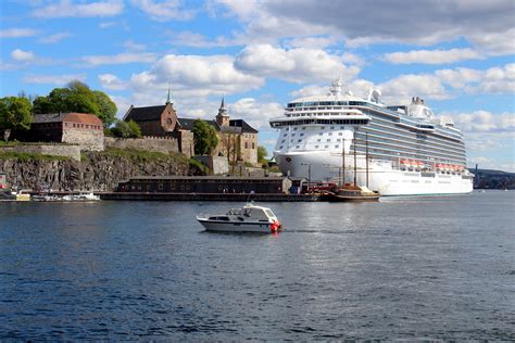 chanel for cruise ships into oslo|Oslo port to city center.